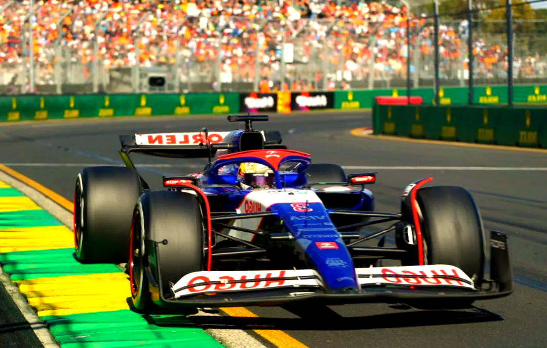 关于红牛车队横扫阿斯顿马丁，塞恩斯关键制胜的信息