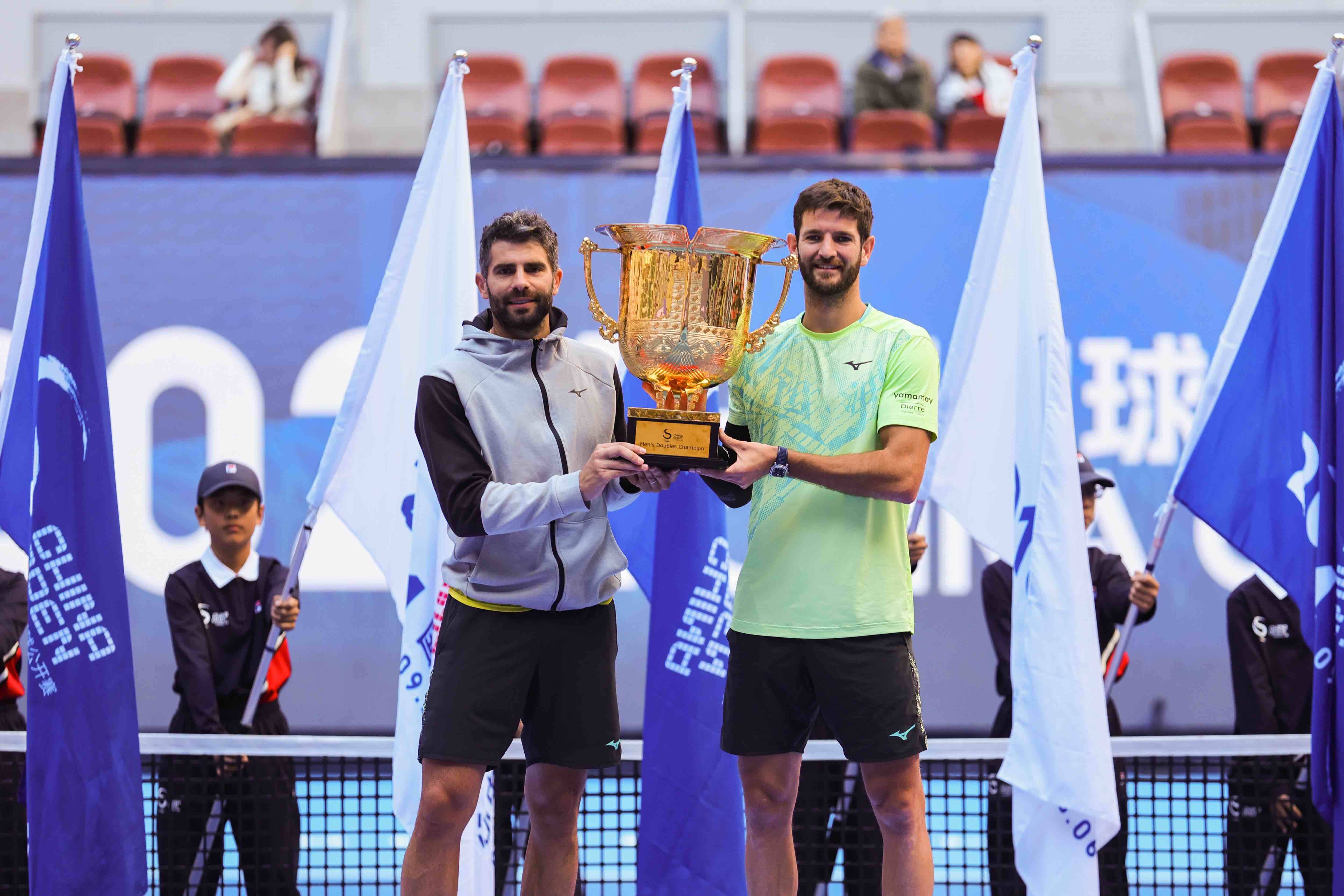 包含年终总决赛鏖战美网，阿尔卡拉斯扛起全队的词条