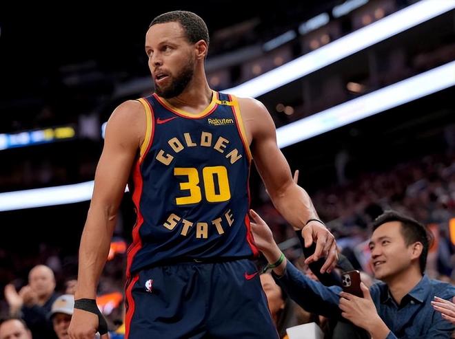 上海队碾压公牛,库里关键制胜 上海队碾压公牛,库里关键制胜