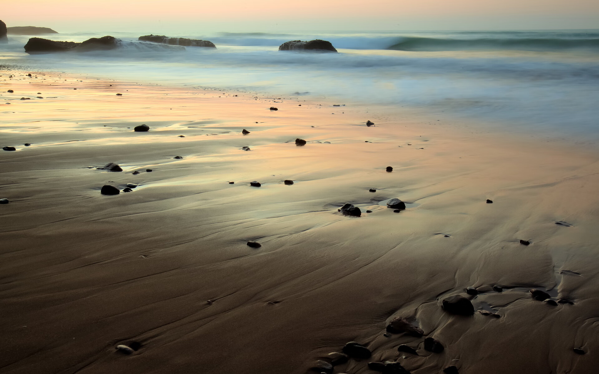 雷诺风暴,法国车队如何刺穿跃马神话,周冠宇用冷静掀起东方狂飙?