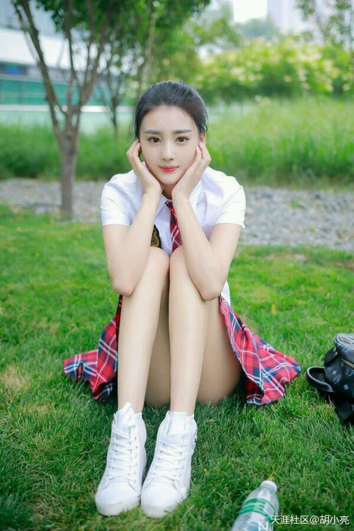 速度与荣耀的双重奏，F1巴塞罗那街道激战，贝蒂斯绿茵场横扫玻利维亚